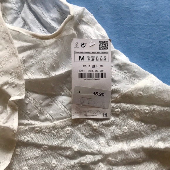 Sleeveless Blouse - Picture 2 of 5